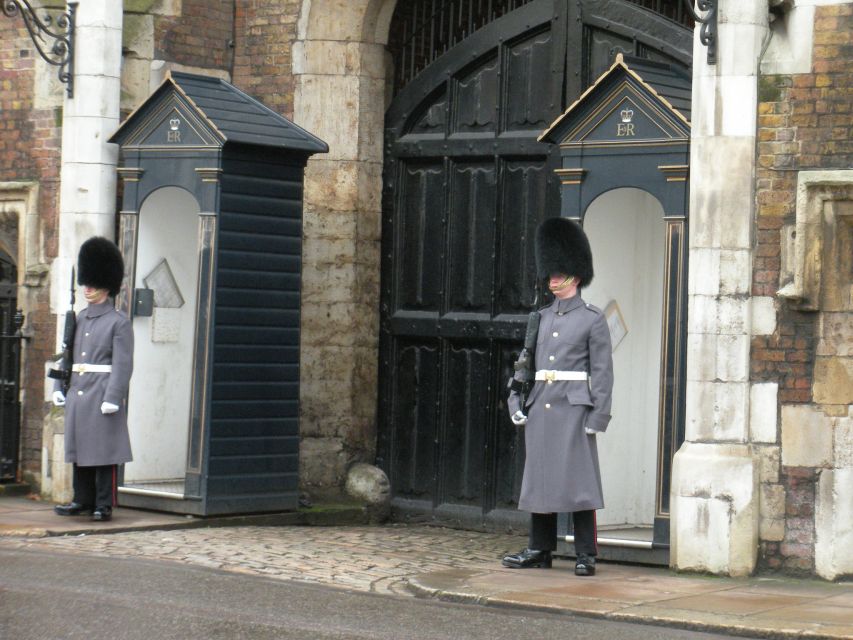 London's Hidden Treasures Tours by Black Taxi Cab - What the four-hour and eight-hour options mean