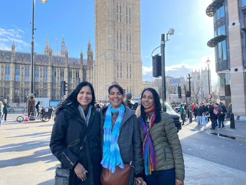 London’s Royal Family and Changing of the Guard Tour - Meeting near Green Park and finding your guide