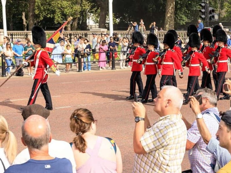 London: See 30+ Top Sights and Eat 8 British Foods Tour - London Bridge, Shakespeare’s Globe, and the City skyline