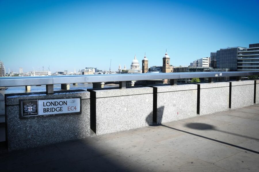 London: See 40+ London Sights – Fun Local Guide - Whitehall, Downing Street, and Parliament Square