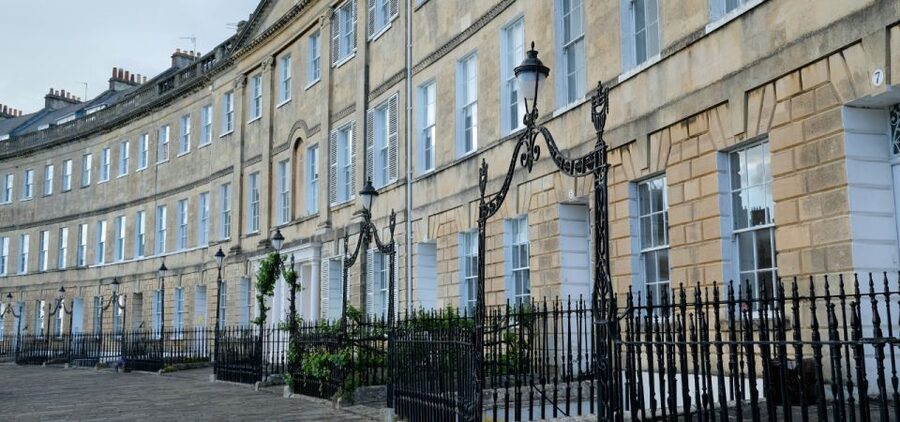 London: Self-Guided Notting Hill Walking Tour with an APP - Finishing at Westbourne Park Station