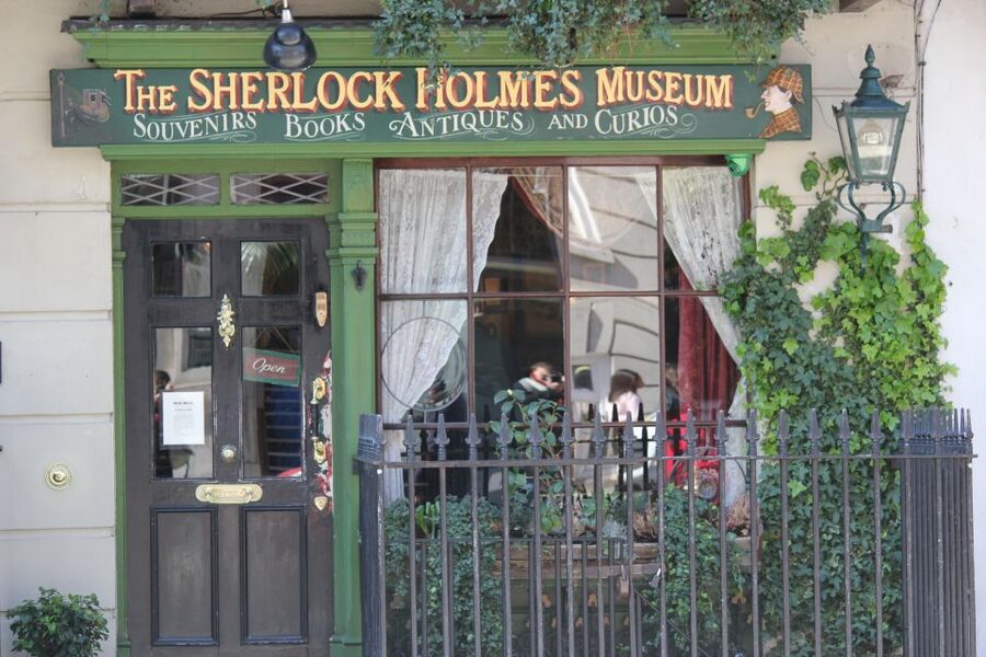 London: Sherlock Holmes Guided City Walking Tour - Film and television London, including the Diogenes Club