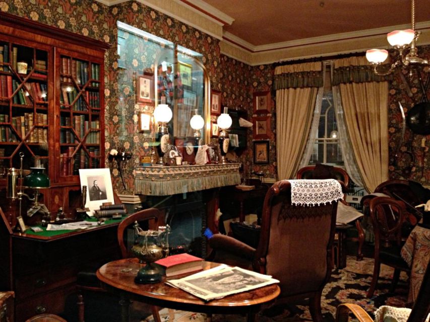 London: Sherlock Holmes Museum & Westminster Walking Tour - Trafalgar Square and Horse Guards Parade