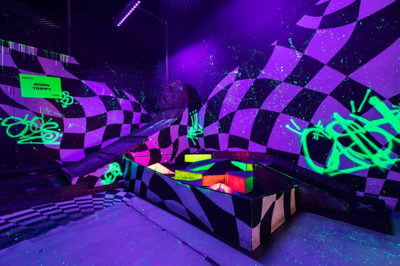London: Shoreditch Junkyard Golf Tickets for 9 or 18 Holes - What a visit feels like from arrival to final putt