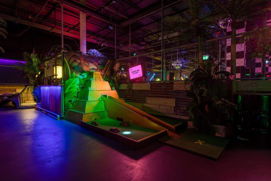 London: Shoreditch Junkyard Golf Tickets for 9 or 18 Holes - Picking between 9 and 18 holes