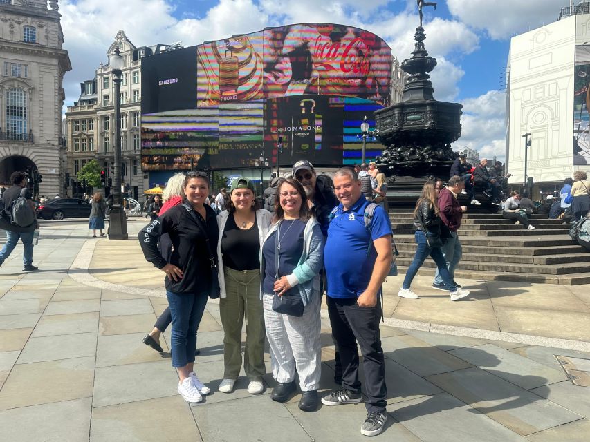 London: Sightseeing Black Cab Tour with Hotel Pickup - Trafalgar Square, Nelson’s Column, and the West End