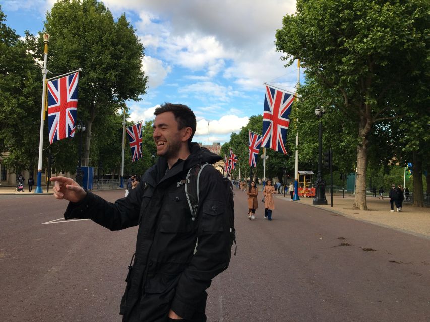 London: Sightseeing Tour - in clear, slow English - The stories make the route memorable