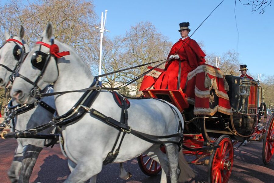 London: Smartphone Heritage Walks Trafalgar Square - Pall Mall and the elegant London squares