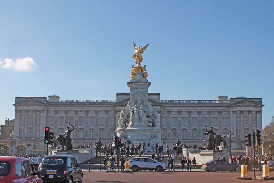 London: Smartphone Heritage Walks Trafalgar Square - How the two walks fit together