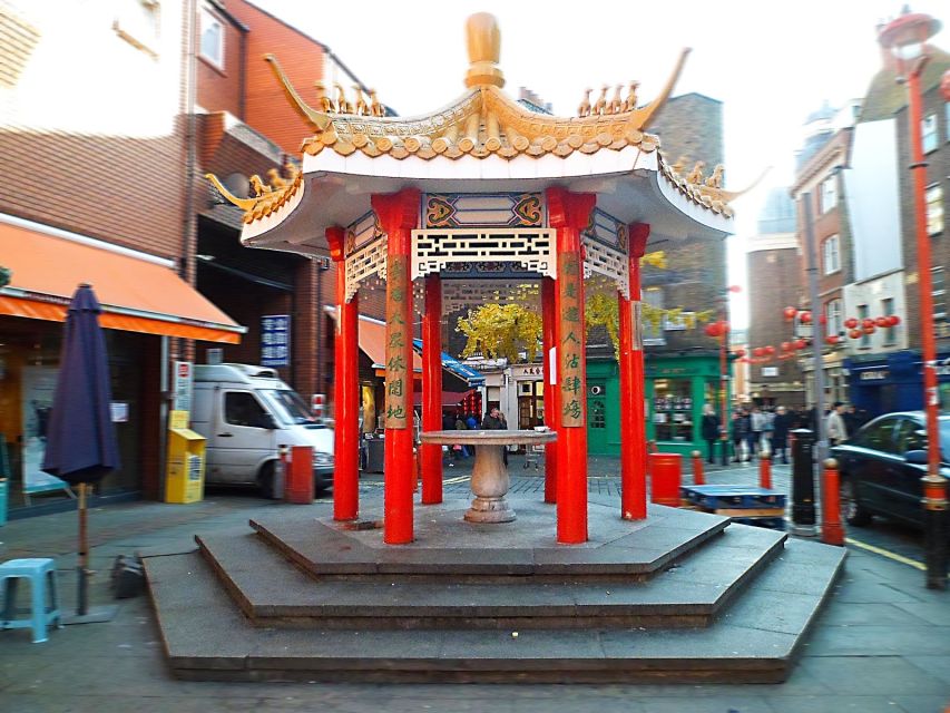 London Soho District - Guided Walking Tour 12 guests 2,5h - Berwick Street Market and everyday Soho