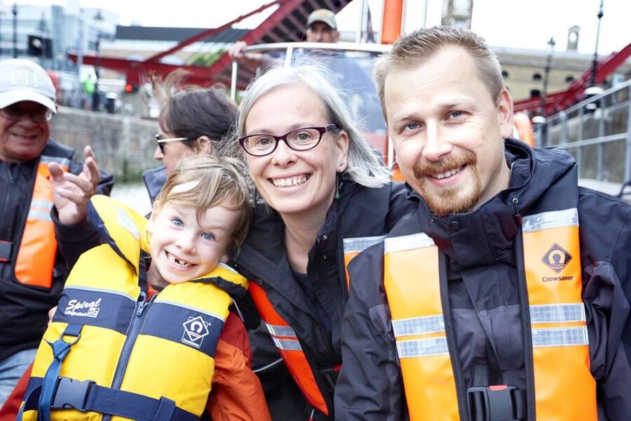 London: Speedboat Tour Through Heart of the City - Who will enjoy the Thames Tigers ride most?