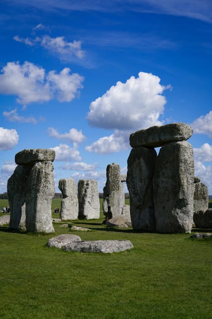 London: Stonehenge, Cotswolds, and Bath Private Day Trip - Stonehenge with an earlier start