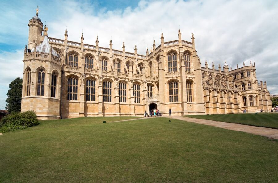 London: Stonehenge, Windsor, and Bath Day Trip by Bus - Guides who make a packed schedule manageable
