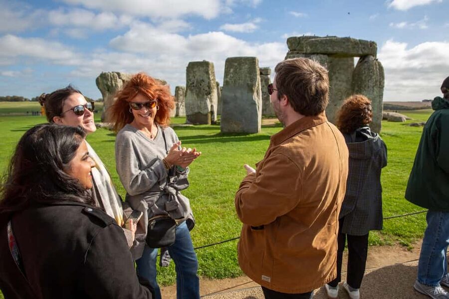 London: Stonehenge, Windsor Castle, Bath, Lacock & Pub Lunch - Key points to know before booking