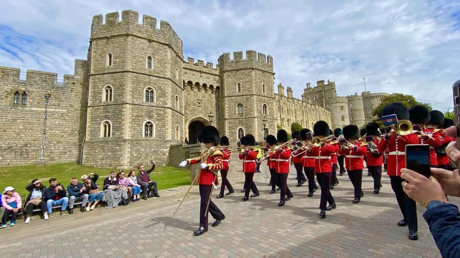 London: Stonehenge, Windsor Castle, Bath, Lacock & Pub Lunch - Four major sights in one very long day