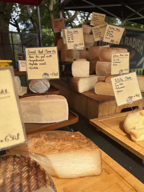 London: Sunday Markets Guided Walking Tour - Walking beside the Regent Canal