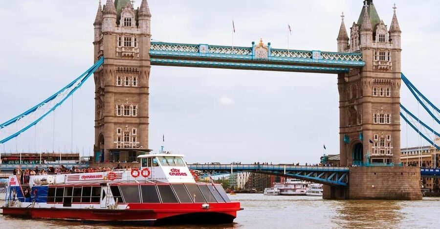 London: Taxi 50+ Sights Private Tour & Thames River Cruise - Why a black cab works well for a first London tour