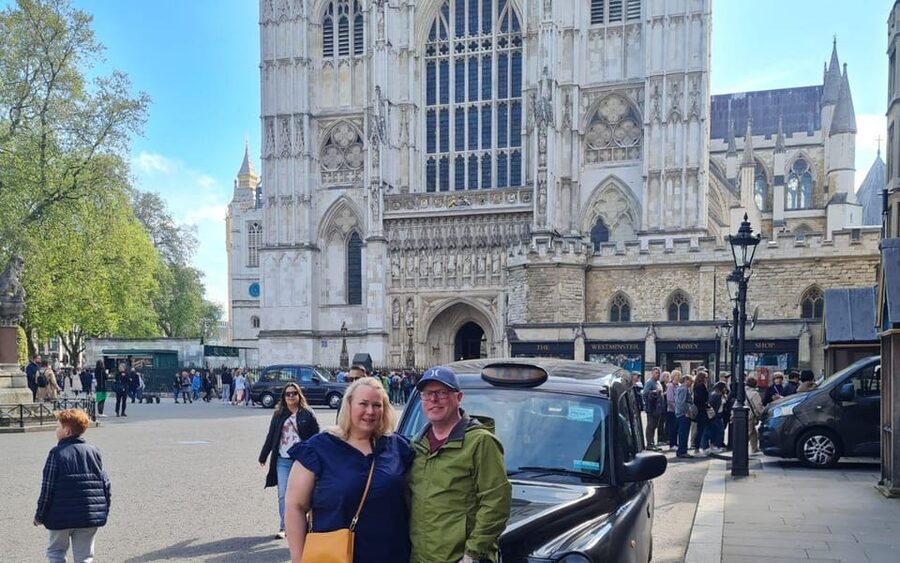 London: Taxi 50+ Sights Private Tour & Thames River Cruise - The London Eye and the route back toward the City