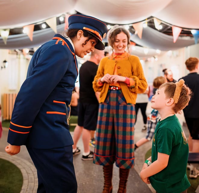 London: The Paddington Bear Experience - The Windsor Gardens finale