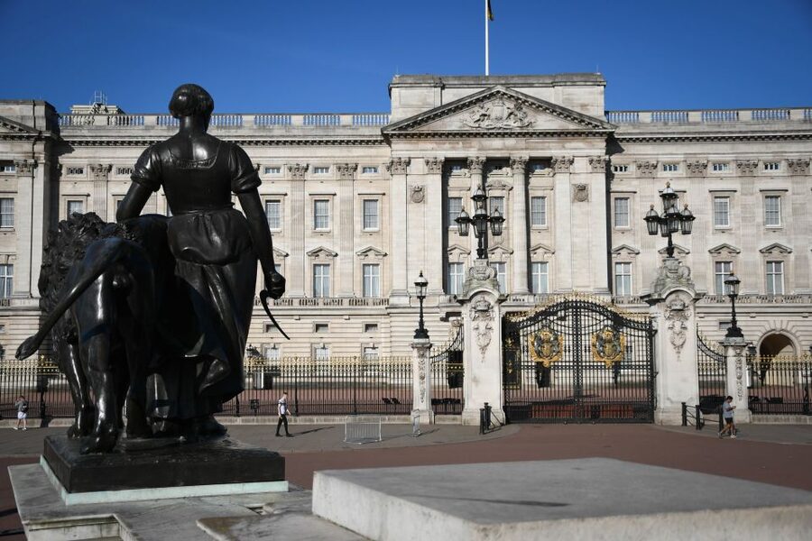 London: Top 30 Sights Walking Tour and Clink Prison Entry - Key points at a glance