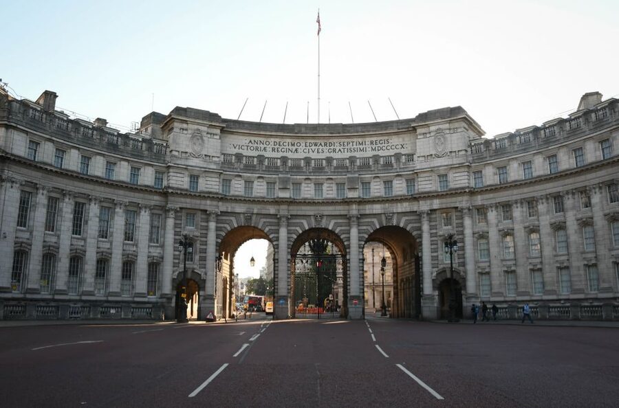London: Top 30 Sights Walking Tour and London Dungeon Entry - Is $105 a fair price for seven hours?