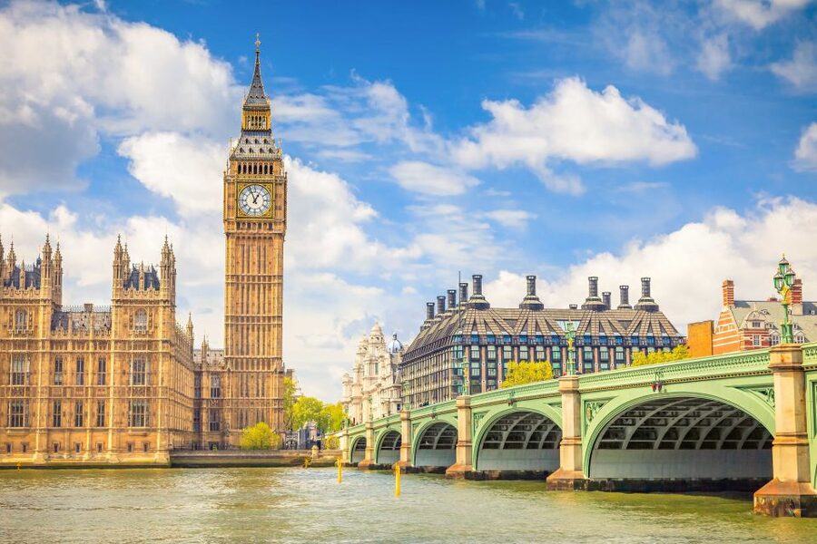 London: Top 30 Sights Walking Tour & St Pauls Cathedral - Guides can make or break a seven-hour walk