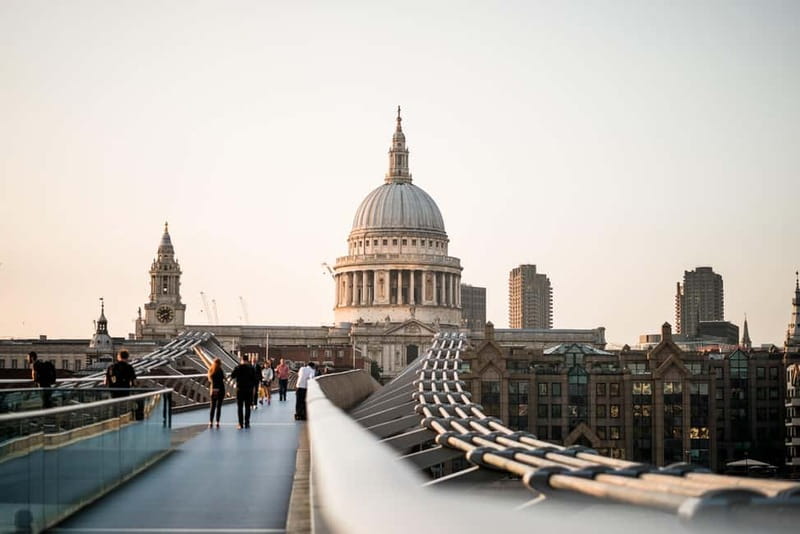 London: Top Attractions and City Highlights Walking Tour - Westminster Abbey and centuries of ceremony