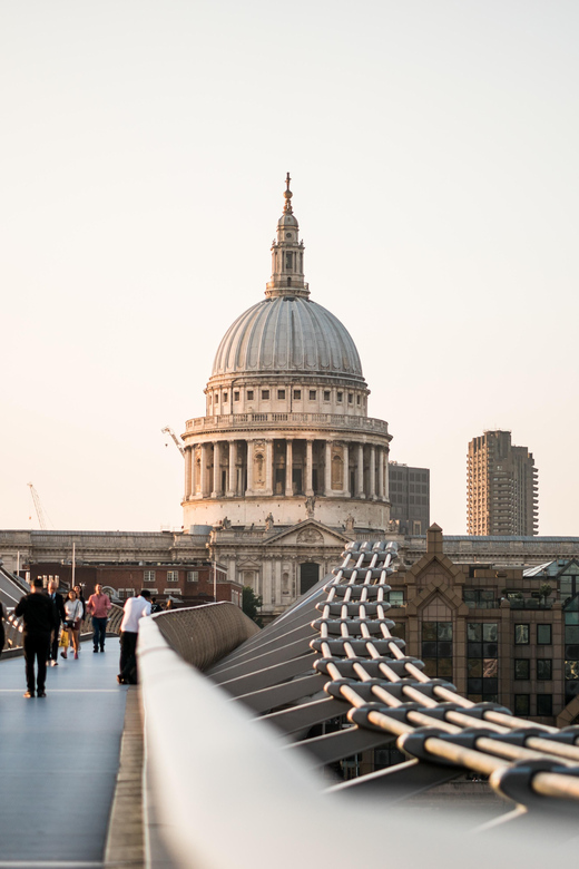 London: Top Attractions and City Highlights Walking Tour - What the guides add to the experience