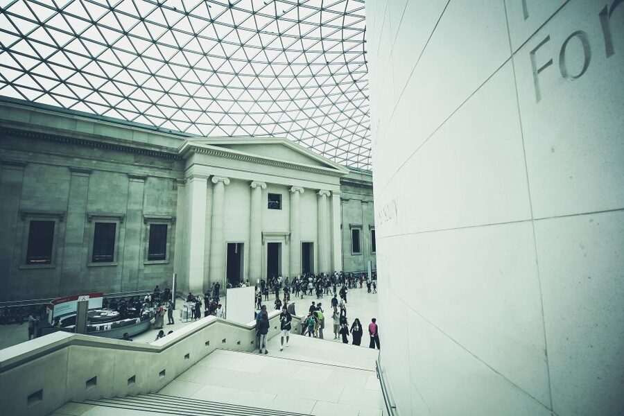 London: Tour of the British Museum - The museum entrance and the Hall of Enlightenment