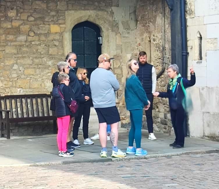 London: Tower of London and Tower Bridge Private Tour - The Crown Jewels and Jewel House rules