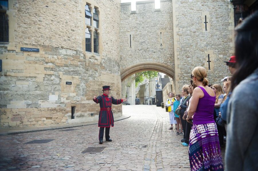 London: Tower of London & Changing of the Guard Experience - Early entry, the Beefeaters, and the Crown Jewels