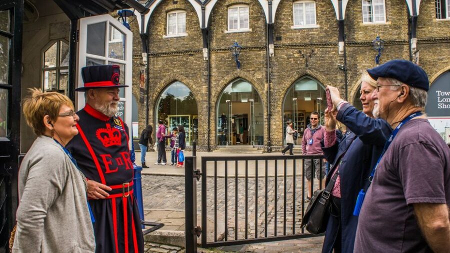London: Tower of London & Changing of the Guard Experience - A 30-minute ride along the River Thames