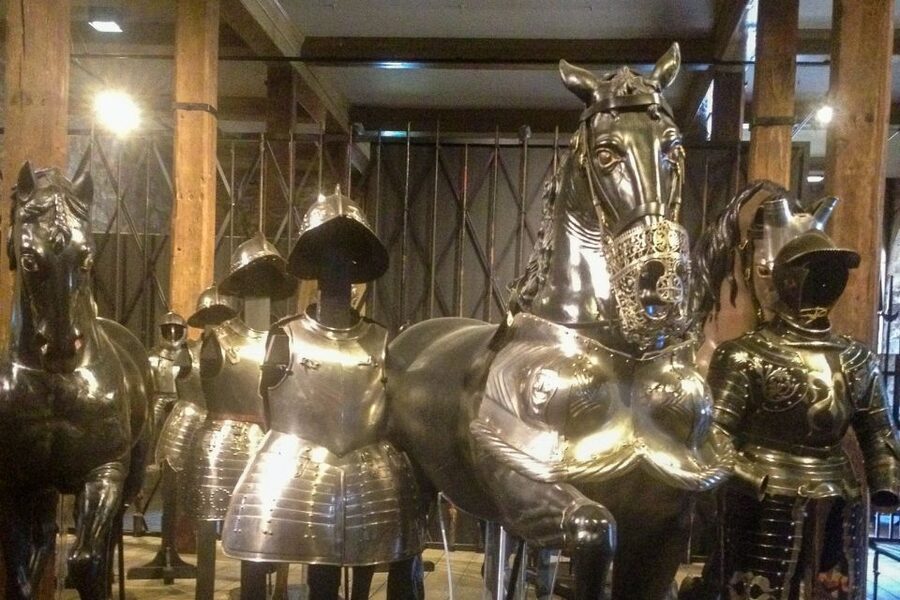 London: Tower of London & Changing of the Guard Experience - Choosing between Buckingham Palace and Horse Guards Parade