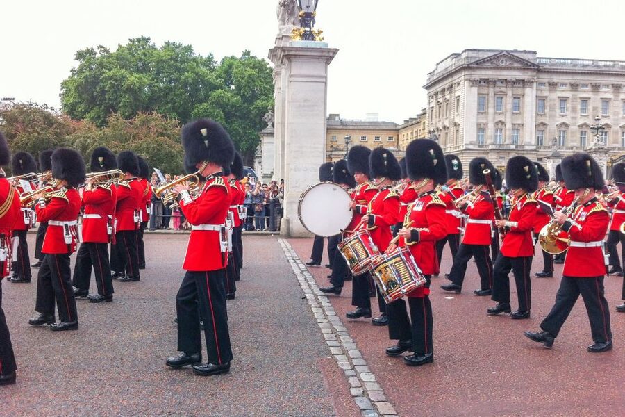 London: Tower of London & Changing of the Guard Experience - The guide makes or breaks the morning