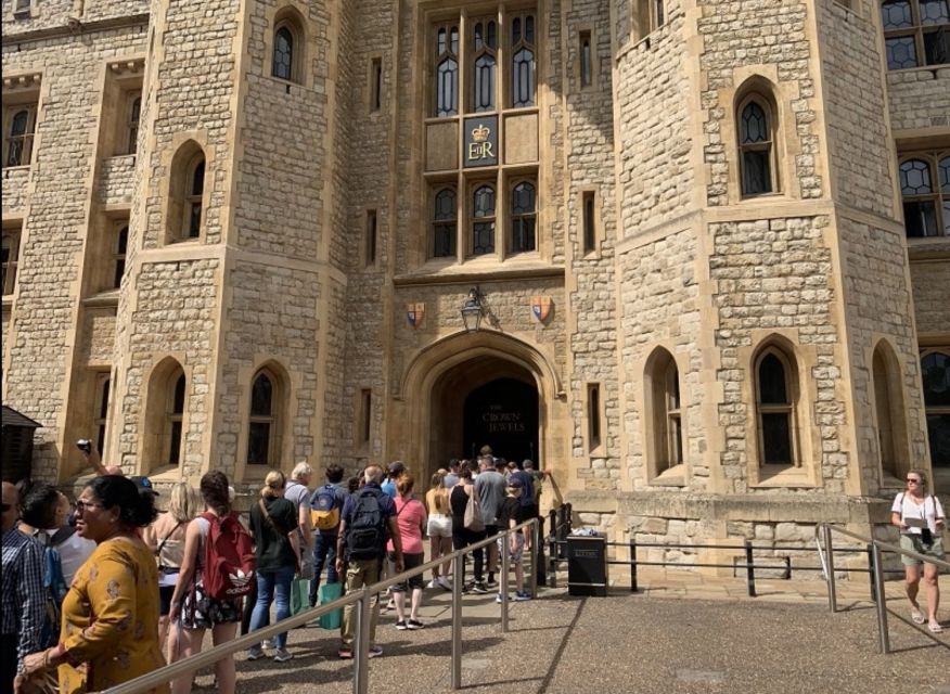 London: Tower of London Guided Tour with Boat Ride - Meeting at the Tower of London