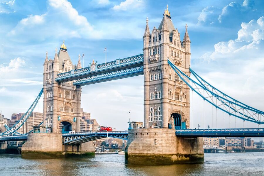 London: Tower of London Guided Tour with Crown Jewels Option - The Crown Jewels and the 90-minute wait risk