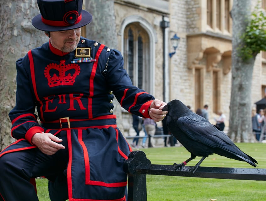 London: Tower of London, Hop-on, Hop-off Bus & River Cruise - The blue and green routes widen the picture