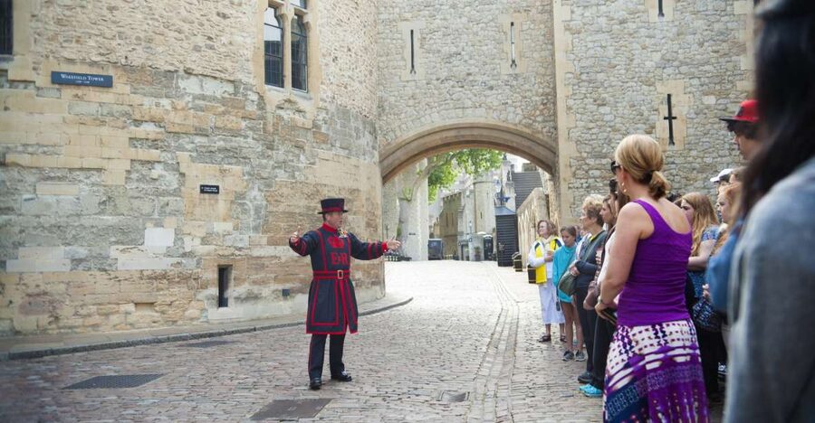 London: Tower of London, Thames Boat & Changing of the Guard - Why this morning works well