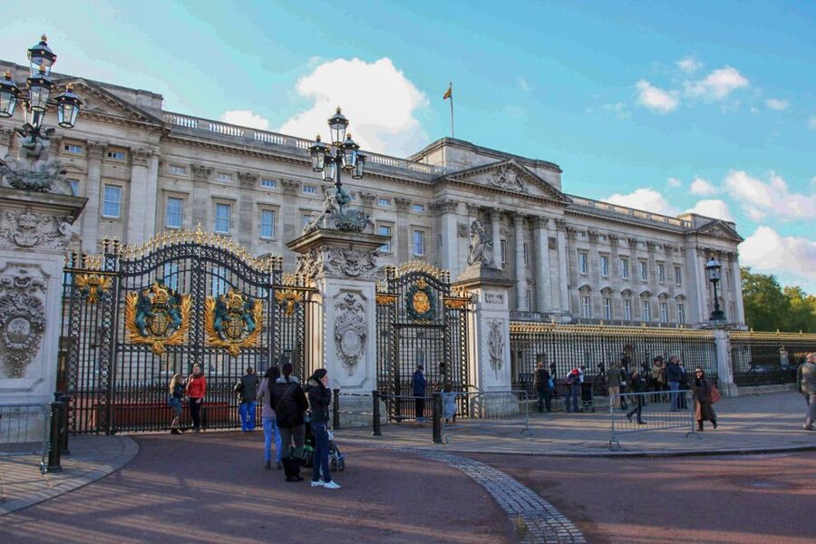 London: Tower of London, Thames Boat & Changing of the Guard - Seeing the Crown Jewels before the crowds