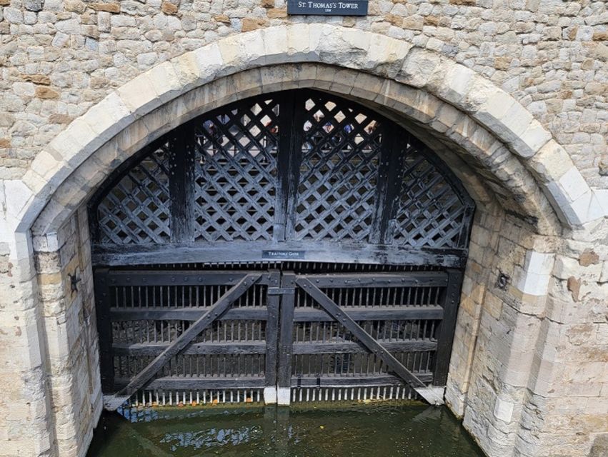 London: Tower of London Tour with Crown Jewels & Beefeaters - The Jewel House and Britain’s Crown Jewels