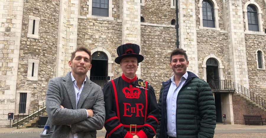 London: Tower of London Tour with Crown Jewels & Beefeaters - Which guide style suits you best?