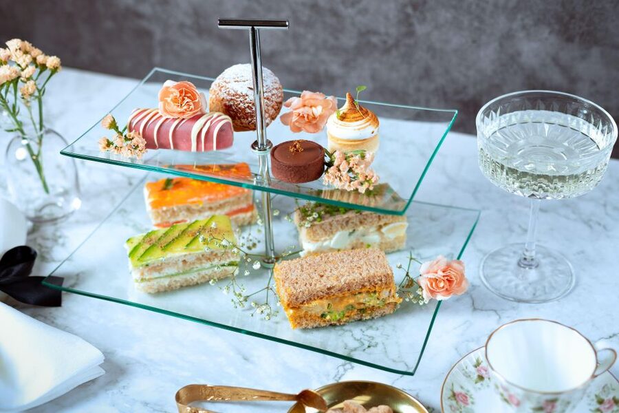 London: Traditional Afternoon Tea Tour in a Luxury Coach - Small group comfort and service