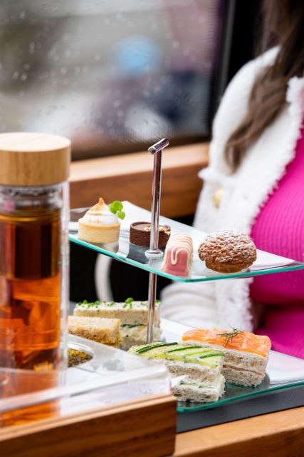 London: Traditional Afternoon Tea Tour in a Luxury Coach - How the timing works