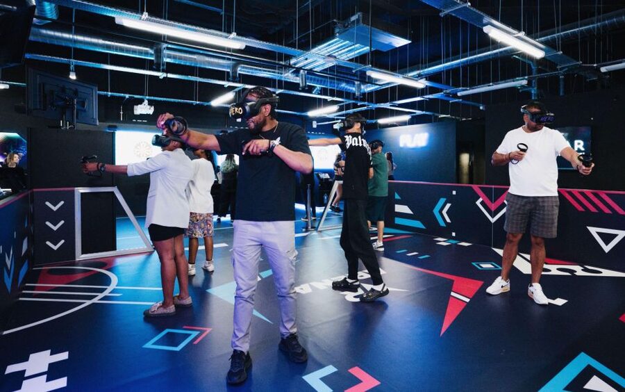 London: UK's Only 60-minute Free-Roaming VR experience - Ending the session at the bar