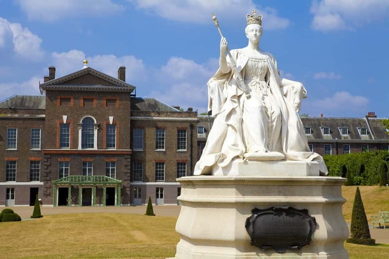 London: VIP Kensington Palace Gardens Tour & Royal High Tea - How the guides shape the day