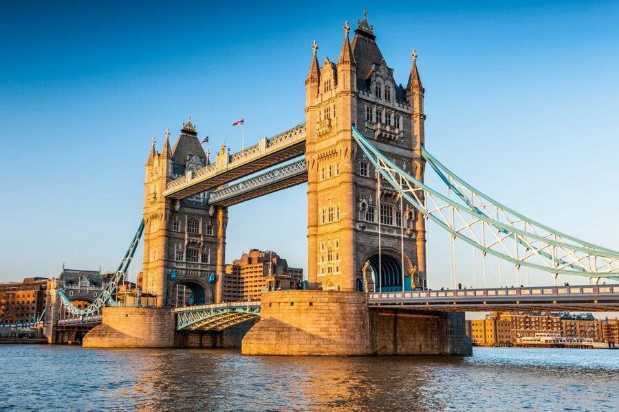 London: VIP Tower of London & Tower Bridge Early-Access Tour - The Crown Jewels before the long queues