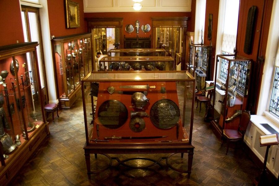 London: Wallace Collection & National Gallery Private Tours - When private car transfers are worth paying for
