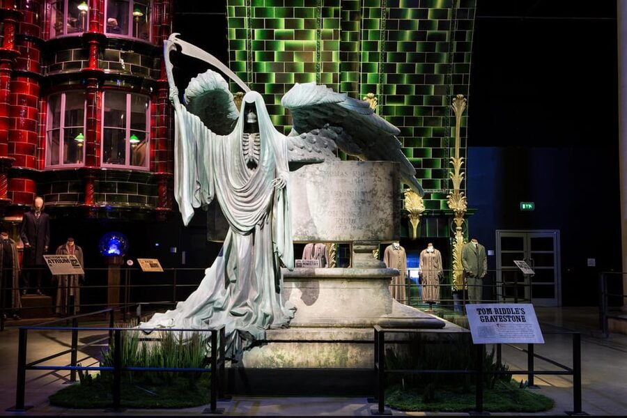 London: Warner Bros. Studio Harry Potter Tour with Transfers - Platform 9¾ and the Hogwarts Express