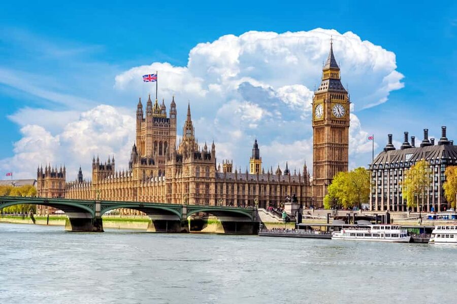 London: Westminster Abbey, Big Ben & Buckingham Guided Tour - Inside Westminster Abbey for 105 minutes