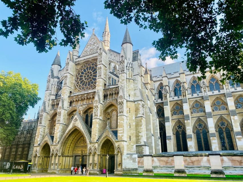 London: Westminster Abbey, Big Ben, Buckingham Palace Tour - Starting at the Winston Churchill statue